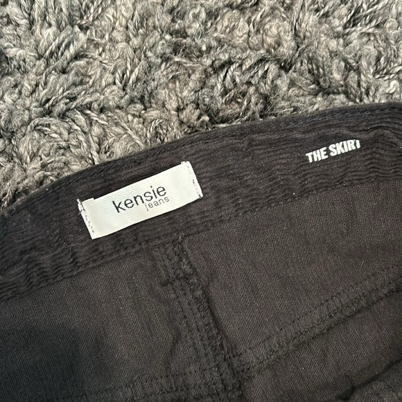 KENSIE JEANS CORDUROY BLACK SKIRT SIZE:2/26 - Picture 2 of 6